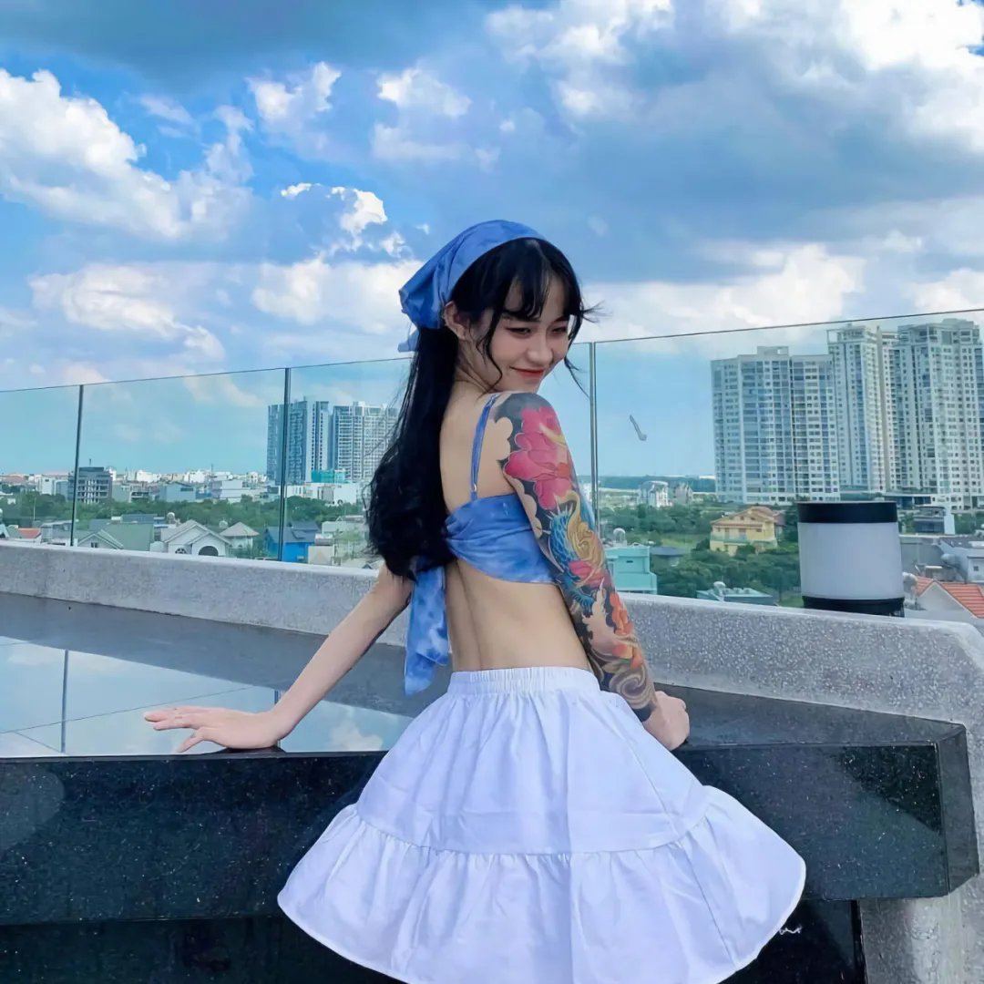 爬上山